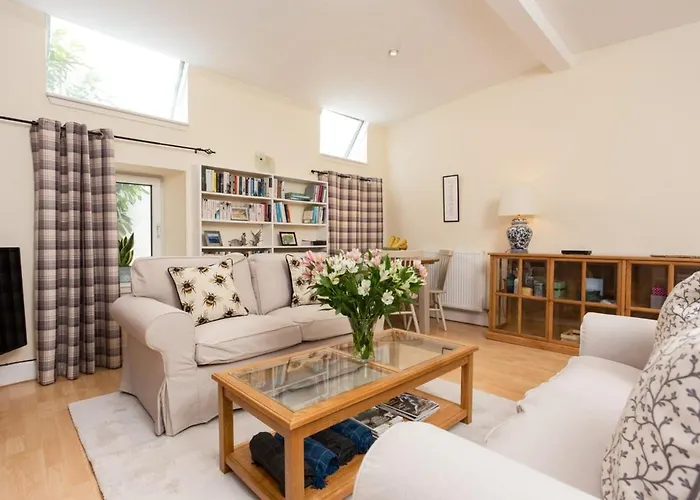 Luxury Morningside Cottage With Patio
